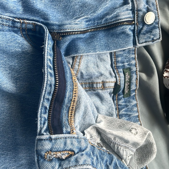 A blue/gray undertone, ripped jeans,high rise, functional jean baggy jean,cottom - Picture 10 of 11